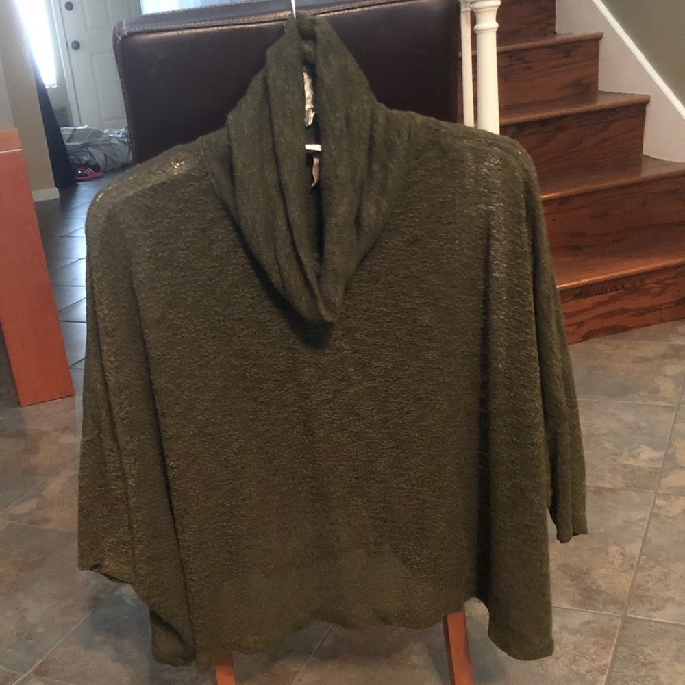 ‼️BOGO‼️Short sleeve high lo semi sheer cowl neck